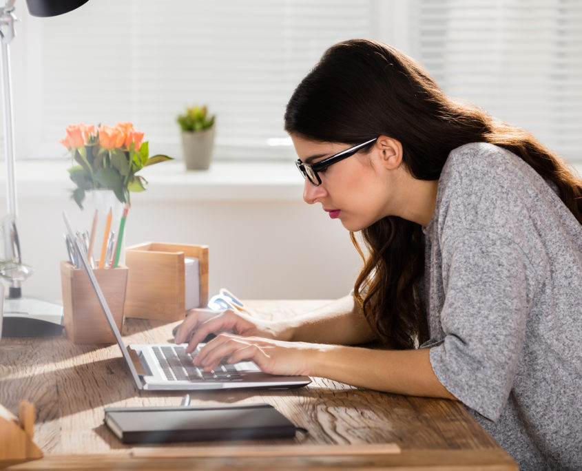 how to avoid back and neck pain while working from home how to avoid back and neck pain while working from home | Guello Marketing